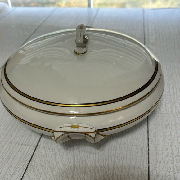 Vintage Solian Ware SoHo Pottery Ltd White and Gold Covered Vegetable Server - Picture 14 of 14